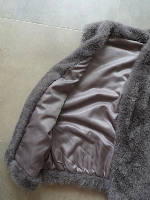 ＜select＞back gather fur vest