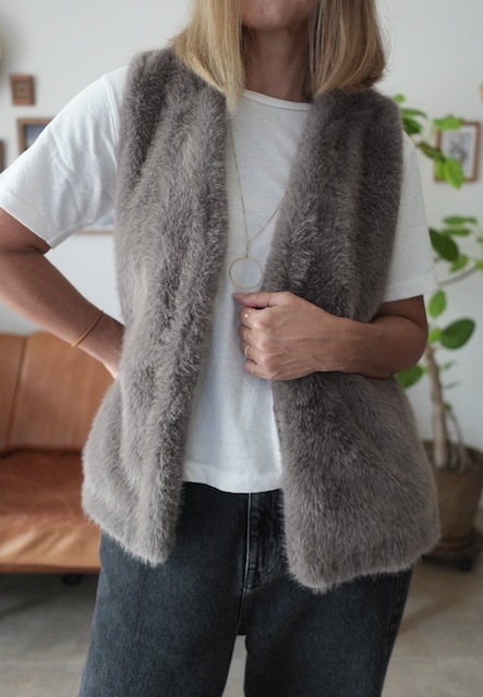 ＜select＞back gather fur vest