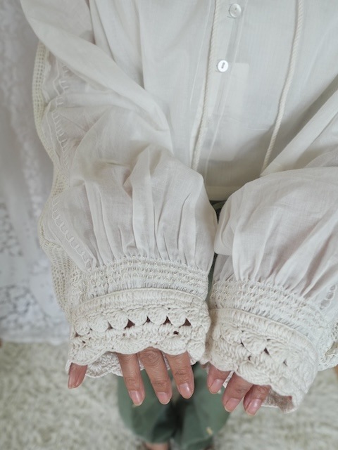 ＜select＞cotton lace blouse
