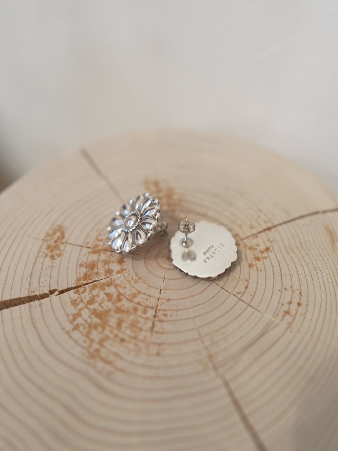 ＜Indian Jewelry＞FlowerConchoSilver Pierce