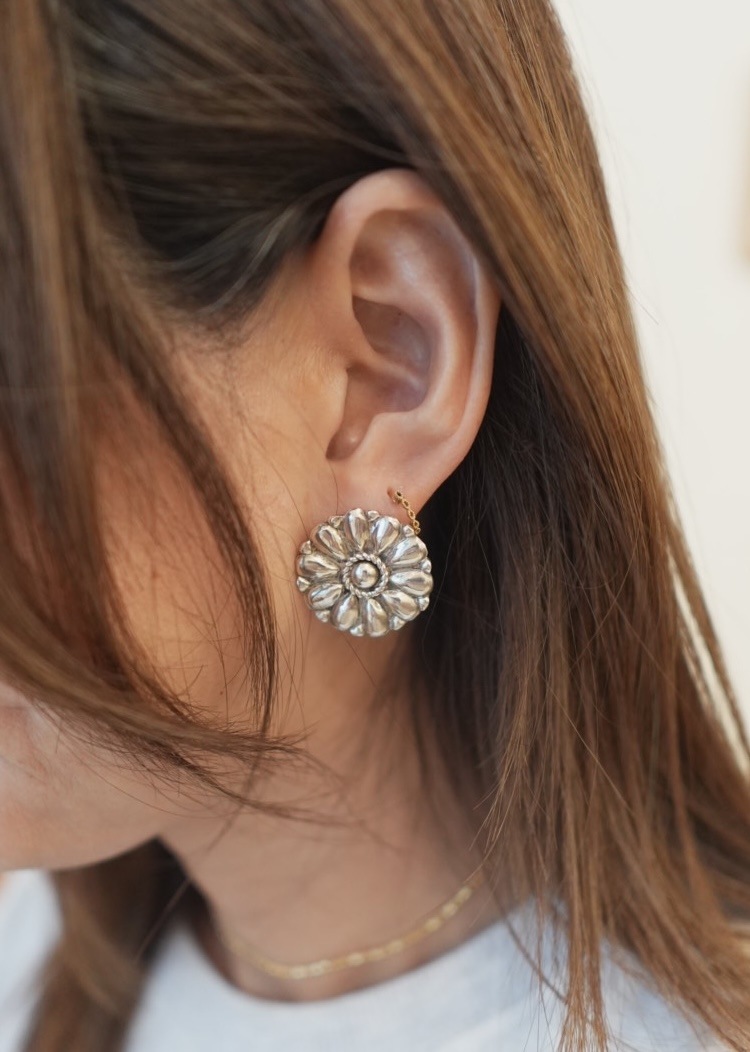 ＜Indian Jewelry＞FlowerConchoSilver Pierce
