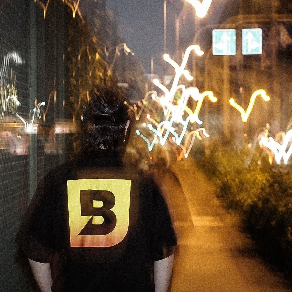 NEW ERA �� Bluestorm OVER SIZED TEE