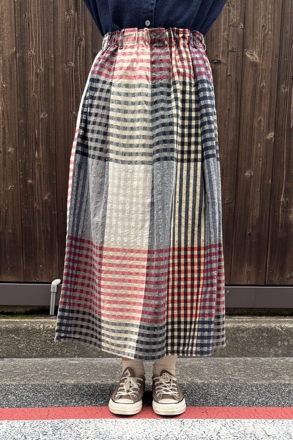 BLUE TRICK 岡山藍染め フラワー刺繍 シワ加工 ロングスカート 日本製 ロングスカート / 藍色 – LuLaLao Textile