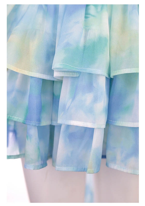 ガーリーファッションのオフショルダー後ろデカリボンフリル