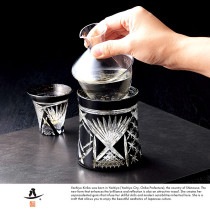 八千代切子 切子クーラー付き徳利 飛亀甲柄（墨） とっくり日本酒/冷酒/酒器/ガラス/|日本酒・焼酎用|酒器・お酒