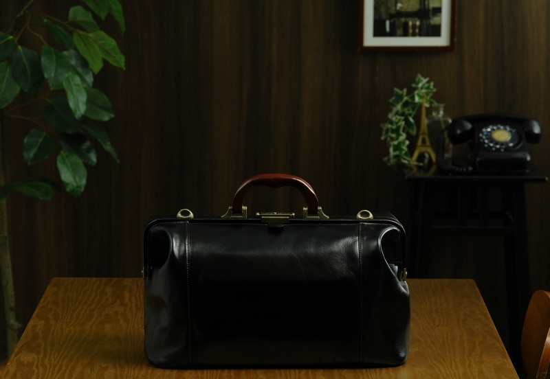 SADDLE 牛革ダレスボストンバッグ 木製ハンドル ブラック メンズ