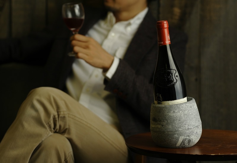 アンティークな樽型デザインのワインクーラーです。 アンティークな樽型デザインのワインクーラーです。