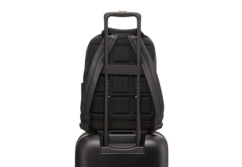 MOLESKINE バックパック ソフトタッチPU ブラック Amazon.com | Moleskine THE Backpack Soft Touch PU Black, TU