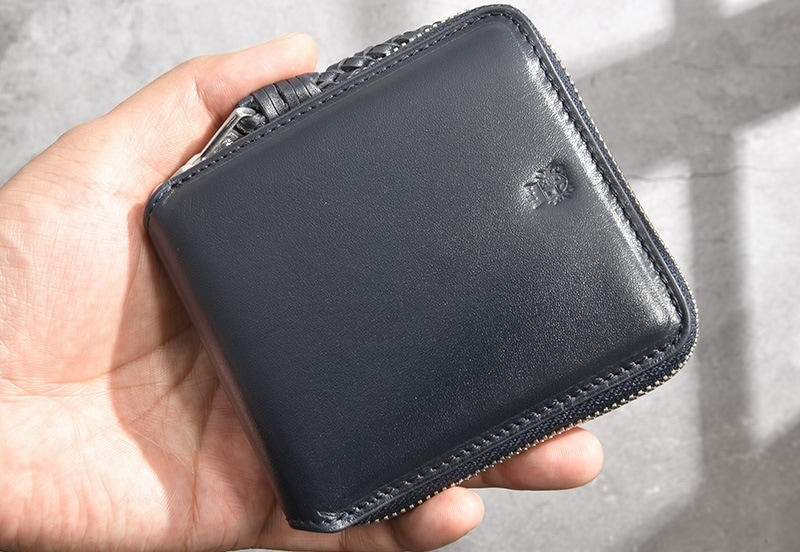 Pid 防水牛革 ラウンドファスナー二つ折り財布 ecrire 本革