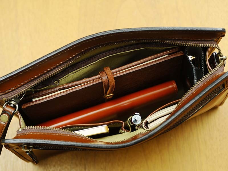 SADDLE シャドー牛革クラッチバッグ チョコ メンズ クラッチバッグ 本