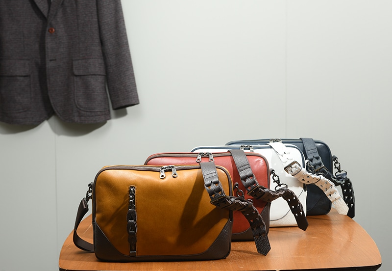 豊岡鞄 メンズショルダーバッグ 横型 BLOOM 牛革  おしゃれ 日本製 斜め掛け 収納 肩掛け ショルダー かっこいい カジュアル 国産  【送料無料】 豊岡鞄 メンズショルダーバッグ 横型 BLOOM 牛革 おしゃれ 日本製 斜め