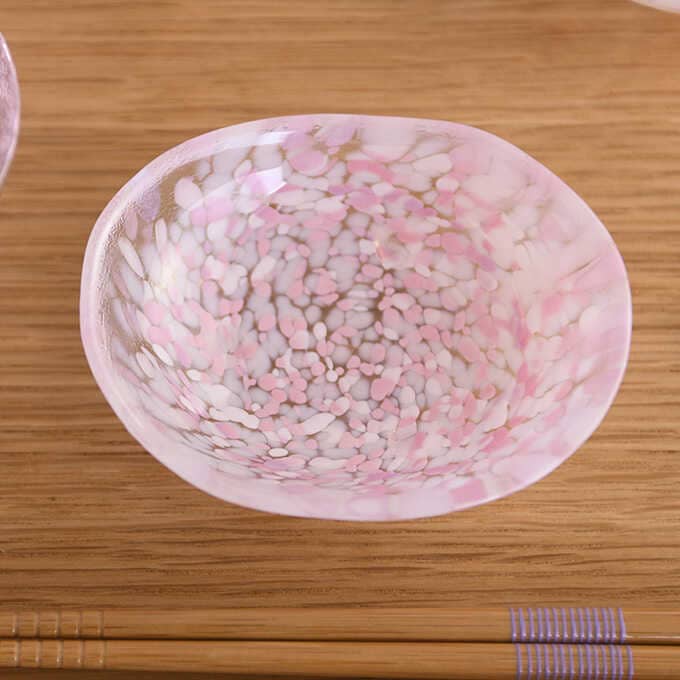 日本製 食器 国産 ガラス 桜咲く 春の三つ足豆皿 国産ガラス おしゃれ