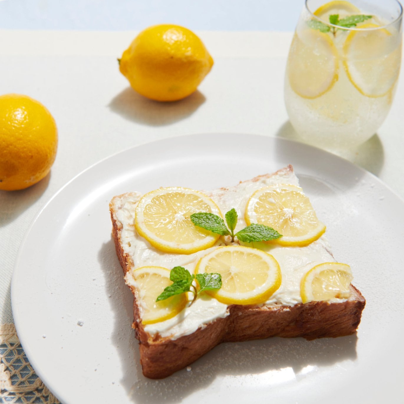 webshop限定】 ボローニャデニッシュ食パン 贅沢レモン 1.5斤の通販