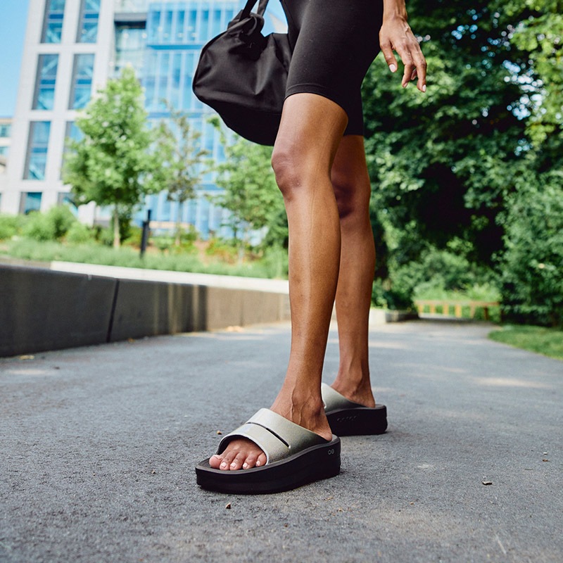 ե/OOFOS OOmega OOahh Luxeʥᥬ륯 ꥫХ꡼