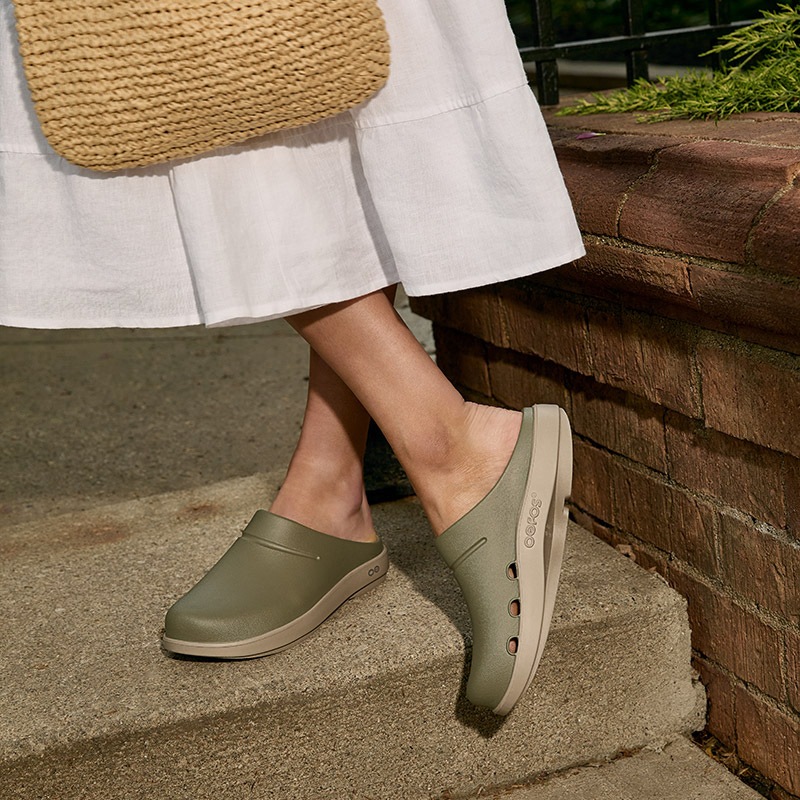 �����ե���/OOFOS OOcloog Luxe�ʥ�������å��륯���˥ꥫ�Х꡼�������