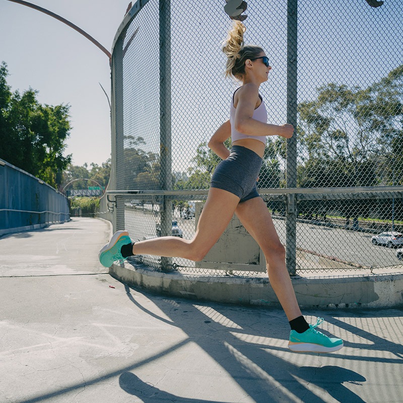 �ȥݥ�������å�/Topo Athletic ATMOS�ʥ��ȥ⥹�˥������ ���˥󥰥��塼��