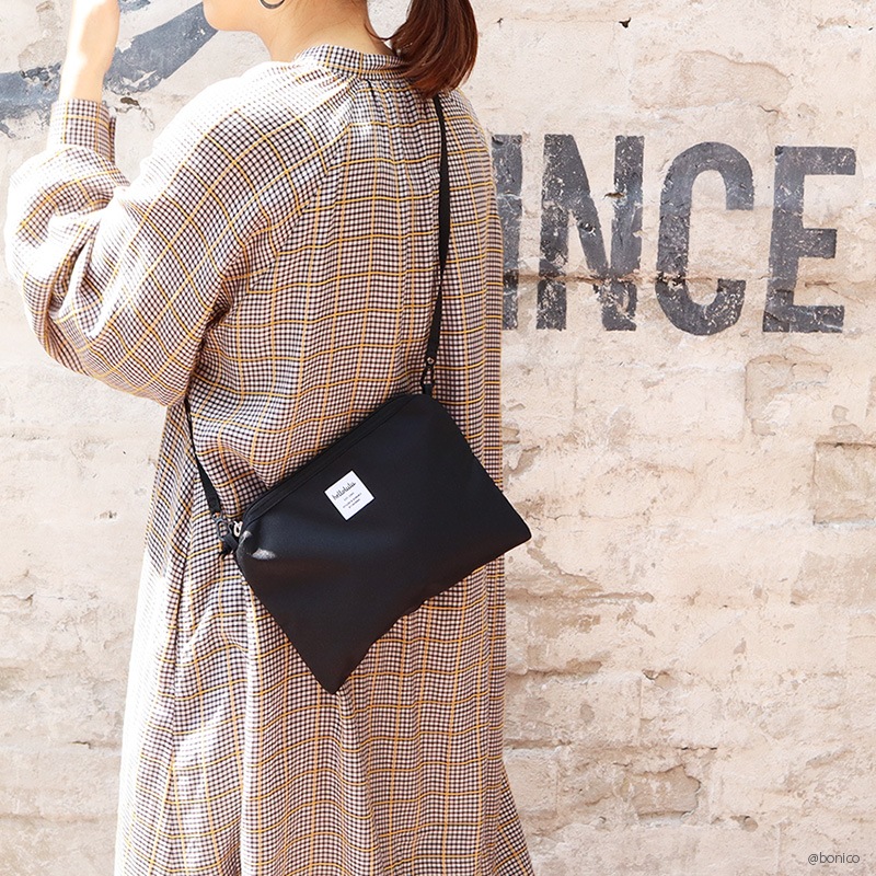 30 Off ハロルル Hellolulu Benji ベンジ フラットポーチ ショルダーバッグ Mサイズ 返品 交換不可 ハロルル Hellolulu メッセンジャー ショルダーバッグ 通販 Bonico ボニコ オンラインショップ