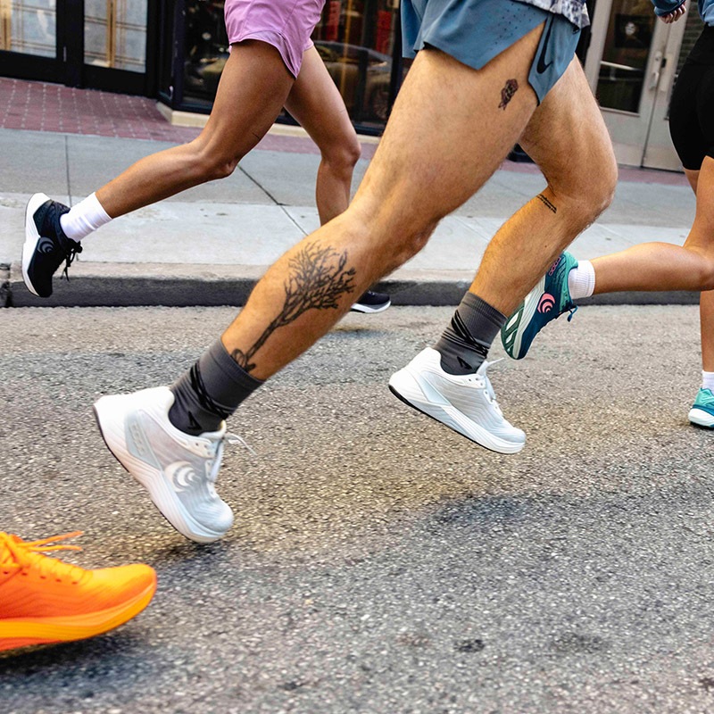 �ȥݥ�������å�/Topo Athletic ULTRAFLY 5�ʥ���ȥ�ե饤 5�˥�� ���˥󥰥��塼��