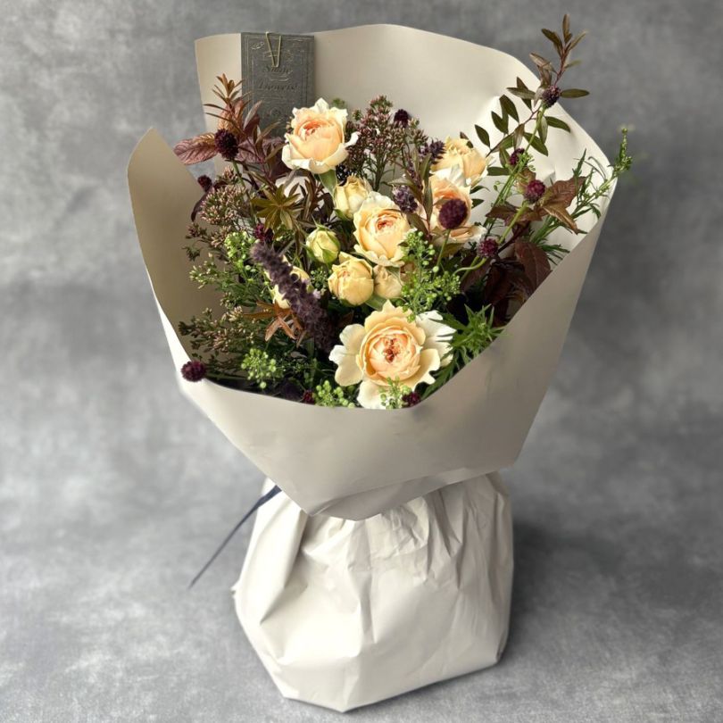 バラと枝モノの秋色ブーケ