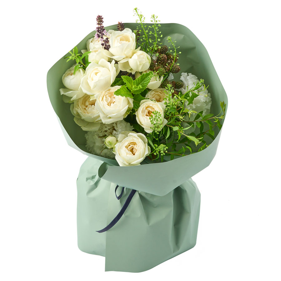 ホワイトローズのナチュラルブーケ