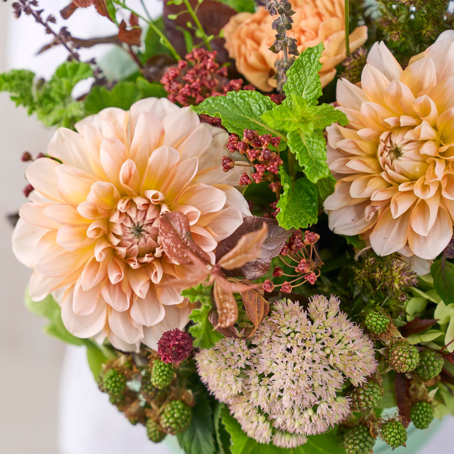 ダリアのアレンジメント｜L