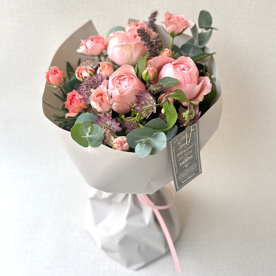店舗受取限定｜バラと季節のお花のおまかせブーケ｜ピンク系
