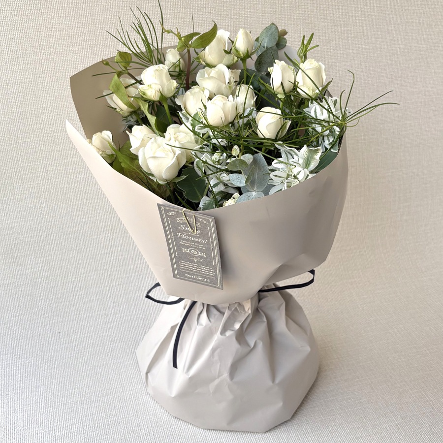 店舗受取限定｜バラと季節のお花のおまかせブーケ｜ホワイト・グリーン系