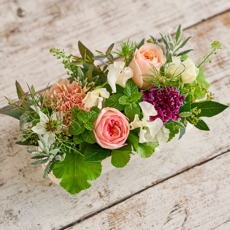 季節のバラのアレンジメント｜Pink