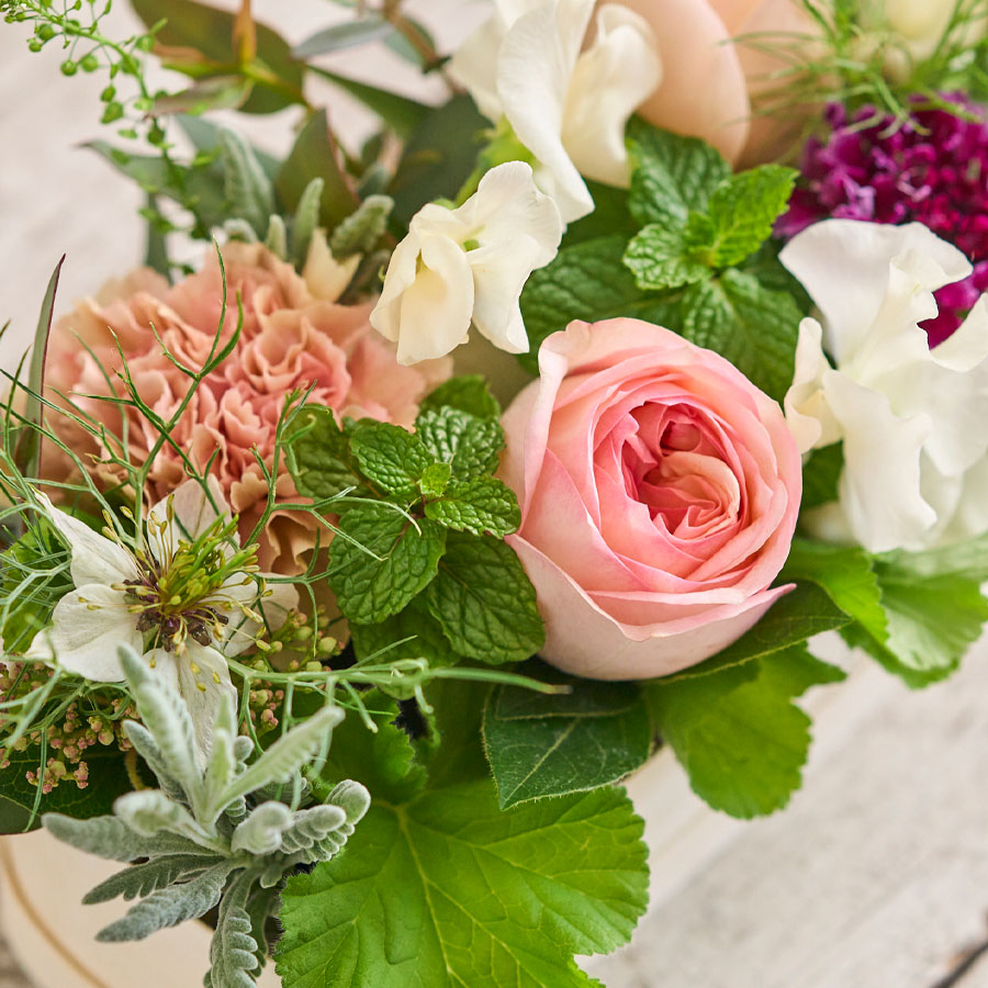 季節のバラのアレンジメント｜Pink