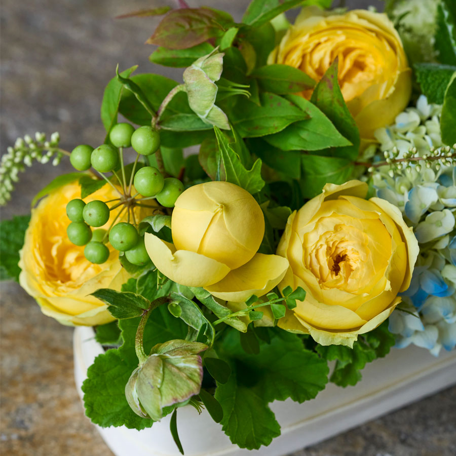 季節のバラのアレンジメント｜Yellow