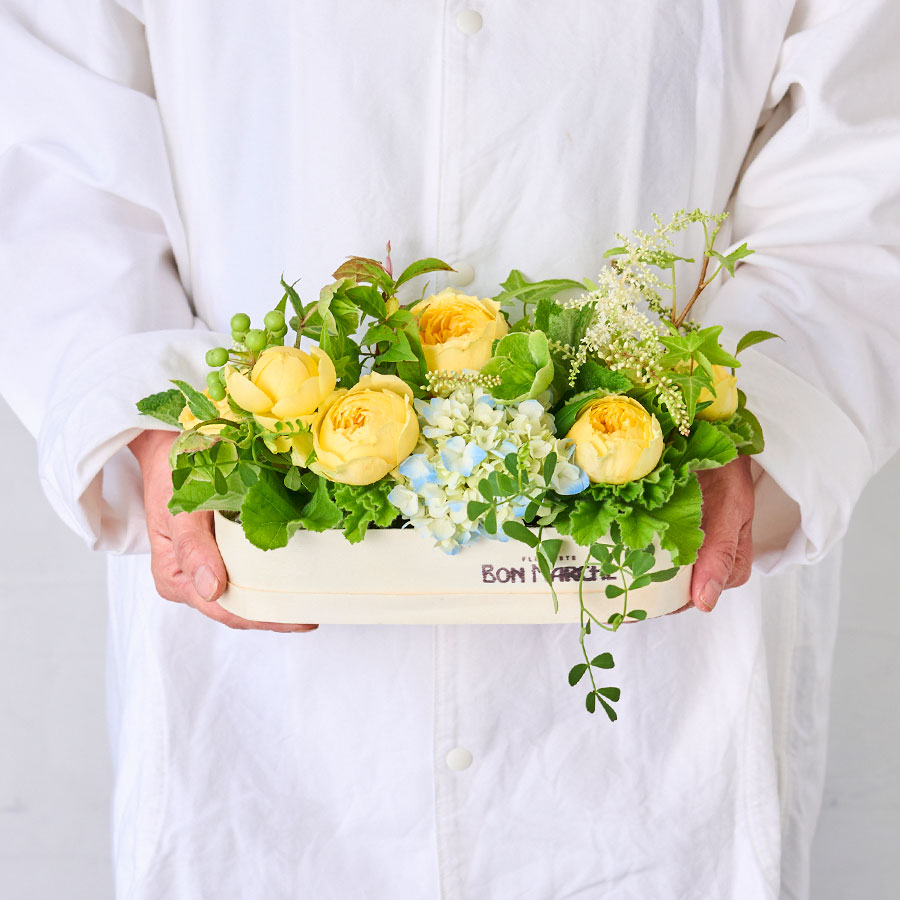 季節のバラのアレンジメント｜Yellow