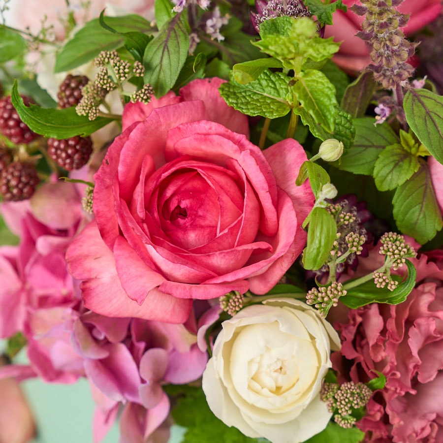 大人ピンクのローズアレンジメント