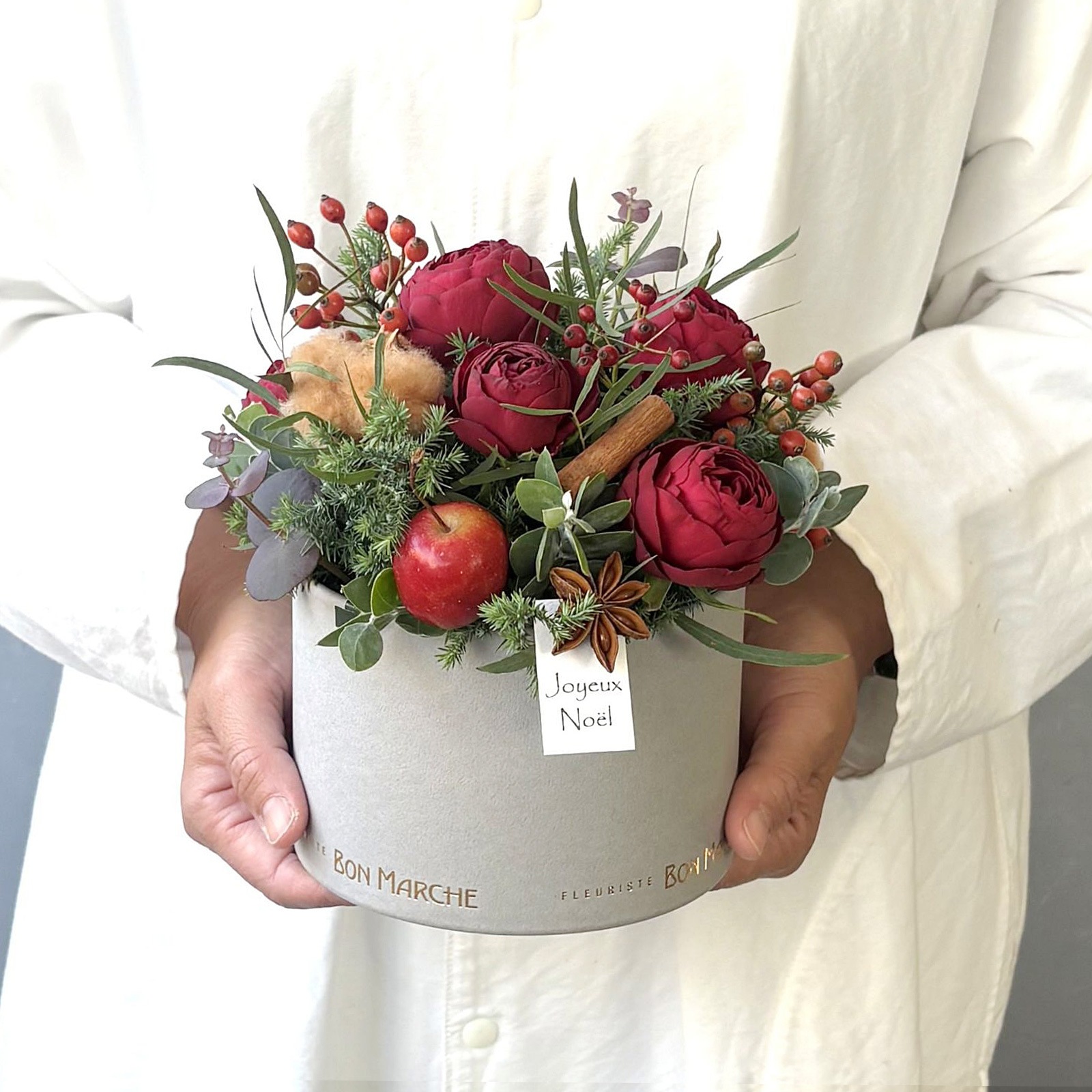 赤いバラのクリスマスアレンジメント