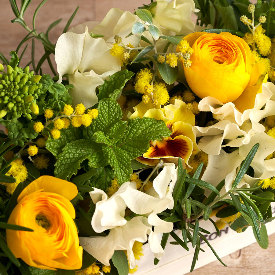 季節のアレンジメント｜ラナンキュラス