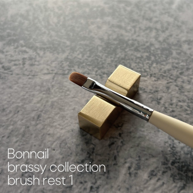 Bonnail brassy collection brush rest 1