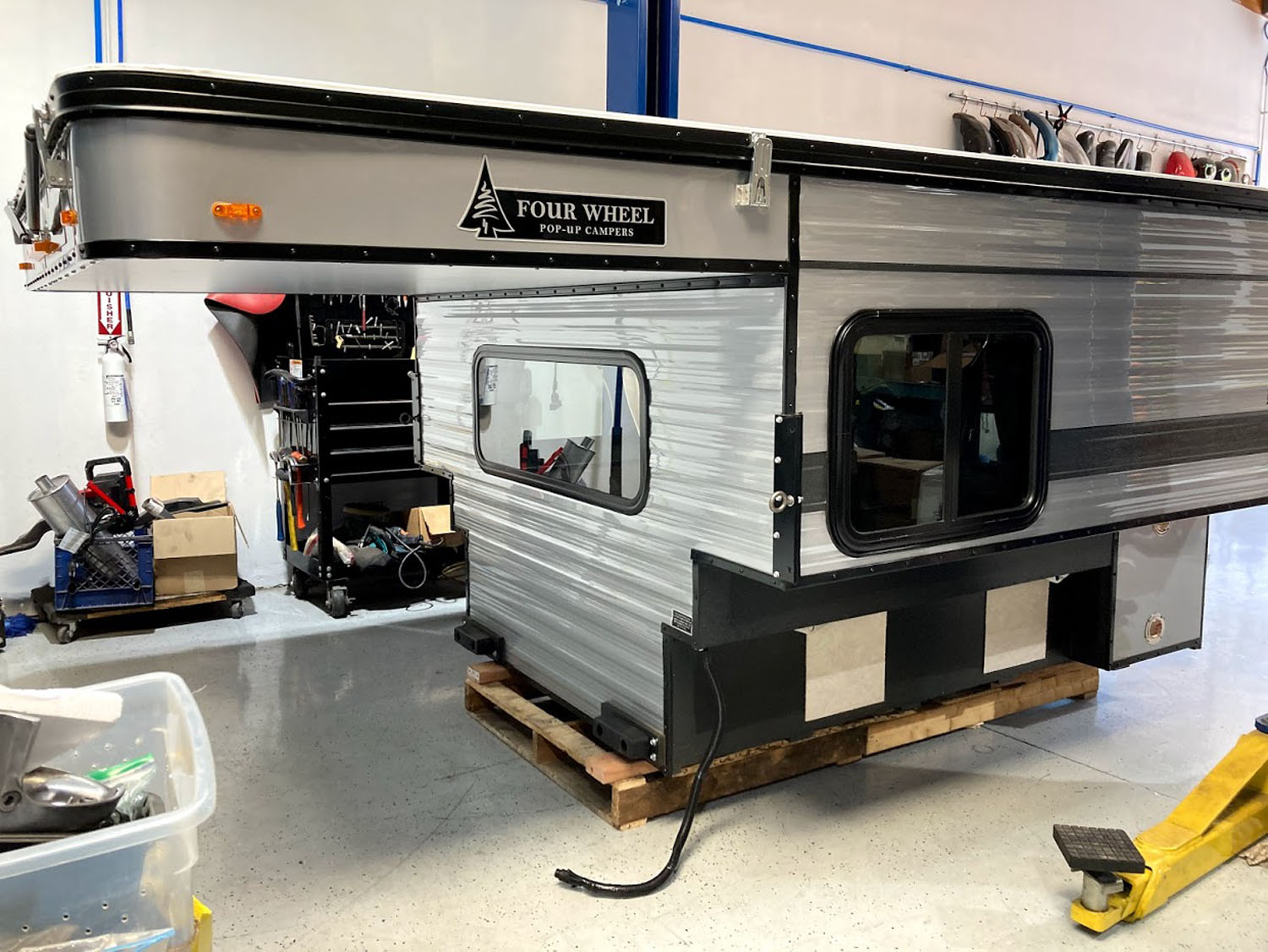 FOUR WHEEL CAMPER ��������������