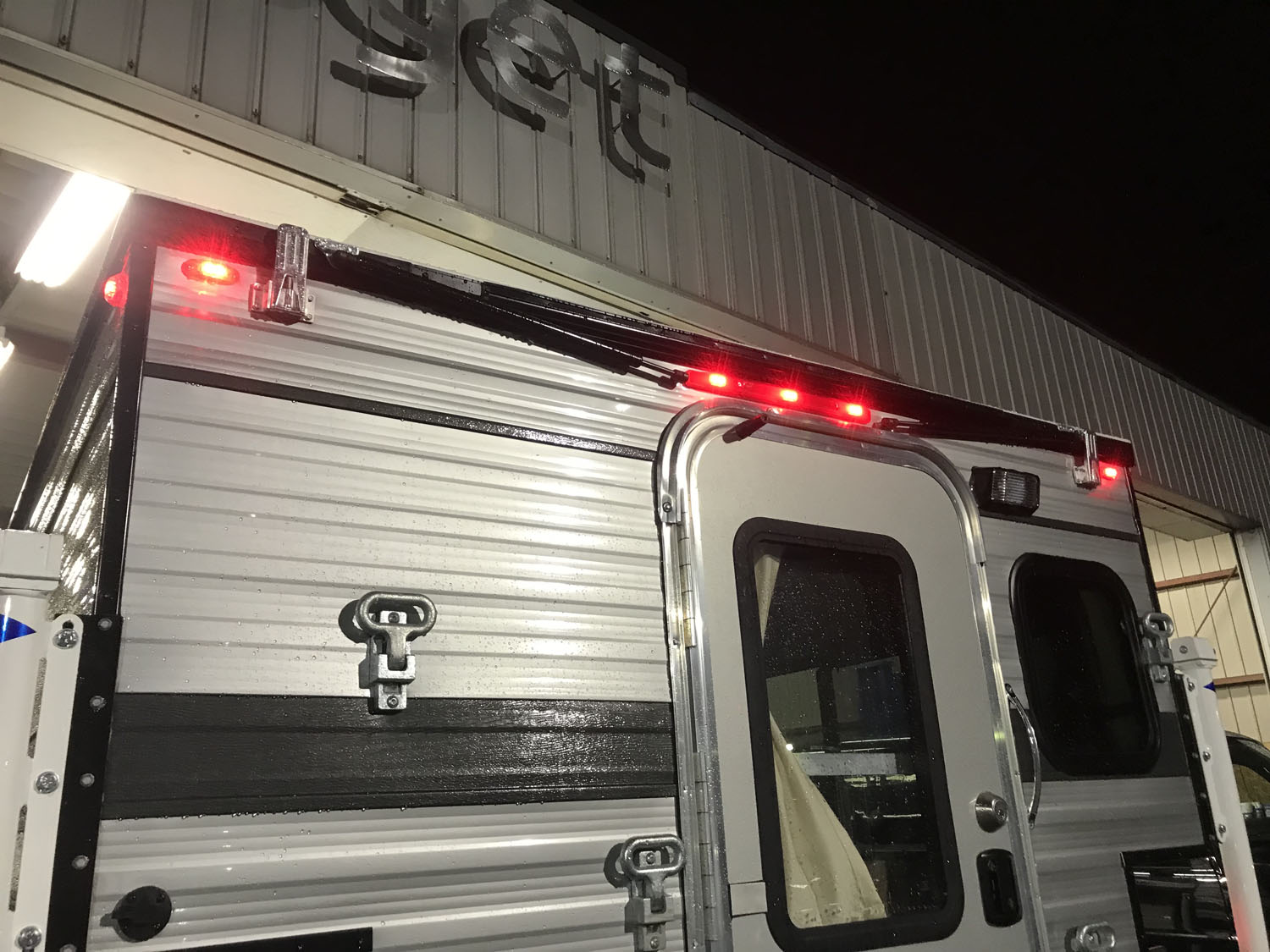 FOUR WHEEL CAMPER ��������������