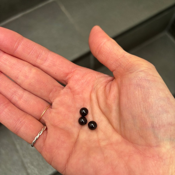 隠岐の島産　黒曜石　ビーズ 6mm