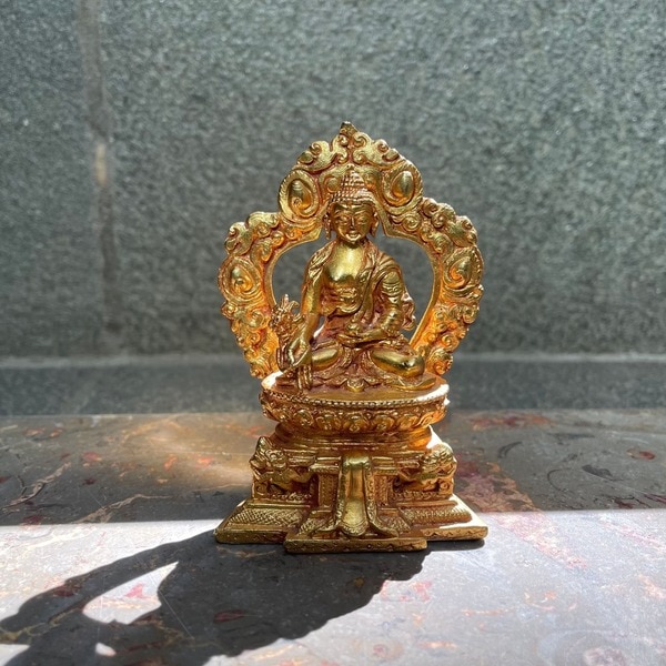 薬師如来像　光輪付き