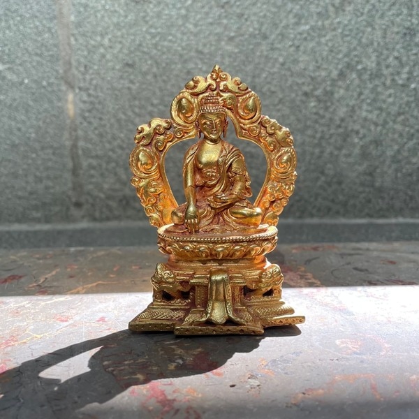 釈迦如来像　光輪付き