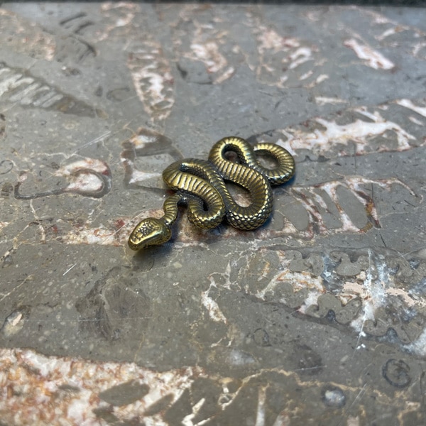 蛇　置物　（真鍮製スネークチャーム）