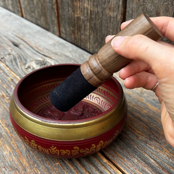 シンギングボール  赤　（直径11.5㎝）(AH)　バチ付