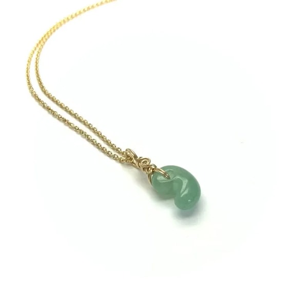 勾玉ワイヤーラップペンダント　アベンチュリン（インド翡翠）　14k