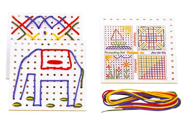 ひも通しホワイトボード 創る 表現するあそび 描く 作る遊び 赤ちゃん ドイツ 絵本と木のおもちゃの店ウーフ