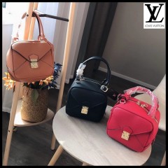 LV ルイヴィトン LOUIS VUITTO スクエアー バッグ  3カラー  サイズ18x17x14   【2019/09/25日登録】 商品コード：GEKIYASU L-00501|ウィメンズ