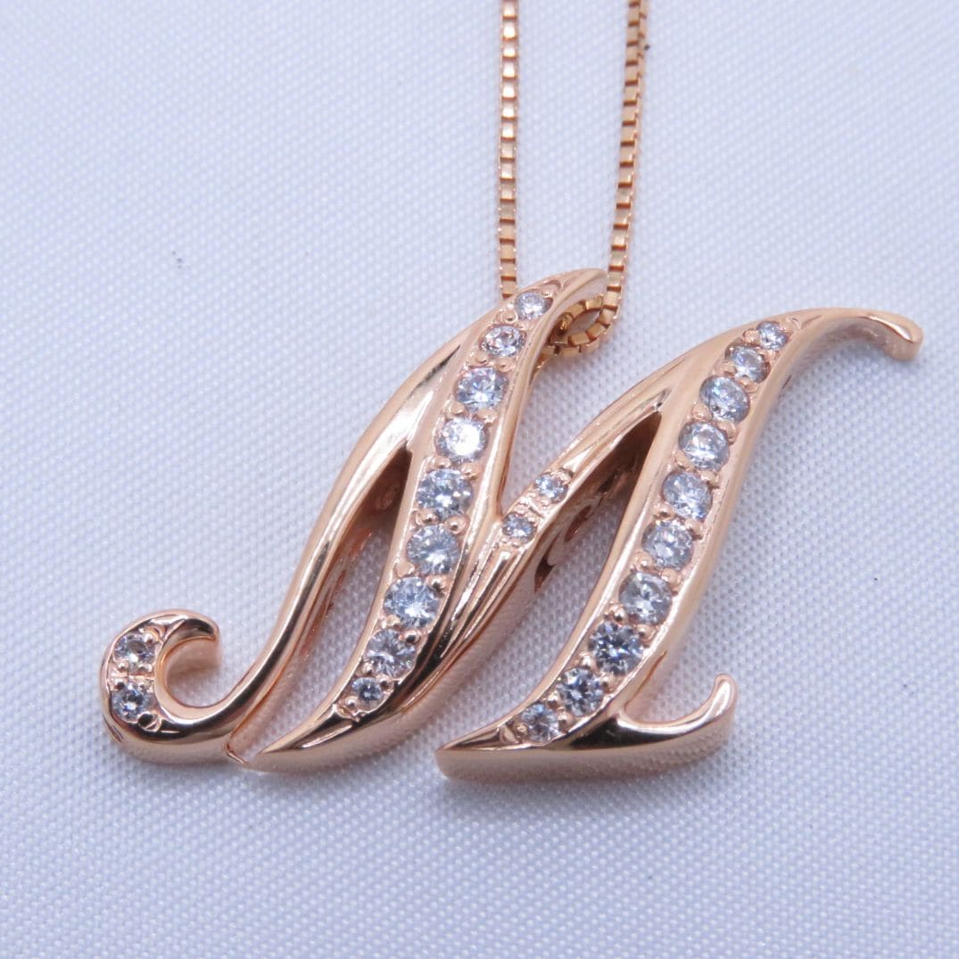 YKIZAKI(ゆきざき)/ノンブル アルファ イニシャル ペンダント M/K18