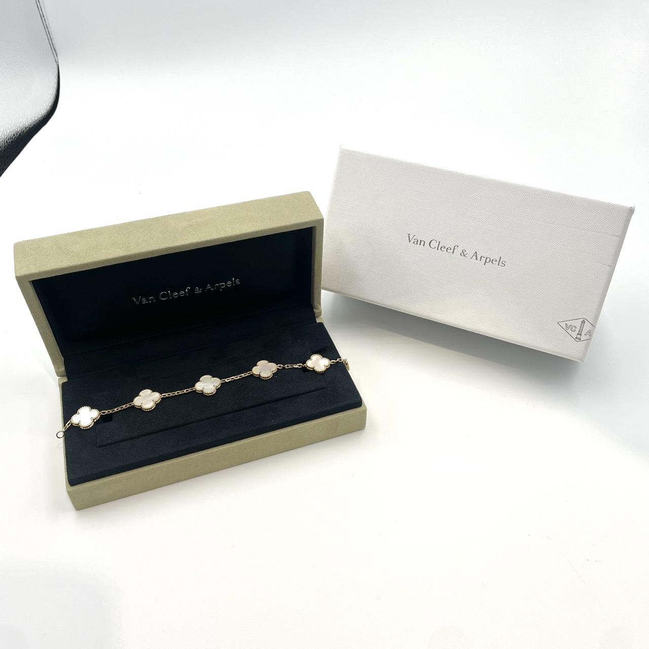 Van cleef & Arpels(�����󥯥꡼�ա������ڥ�) ������ơ�������ϥ�֥顦5������եۥ磻�ȥ����� �֥쥹��å� 750 10.0g ����� CAB-737 ���ض�Ź