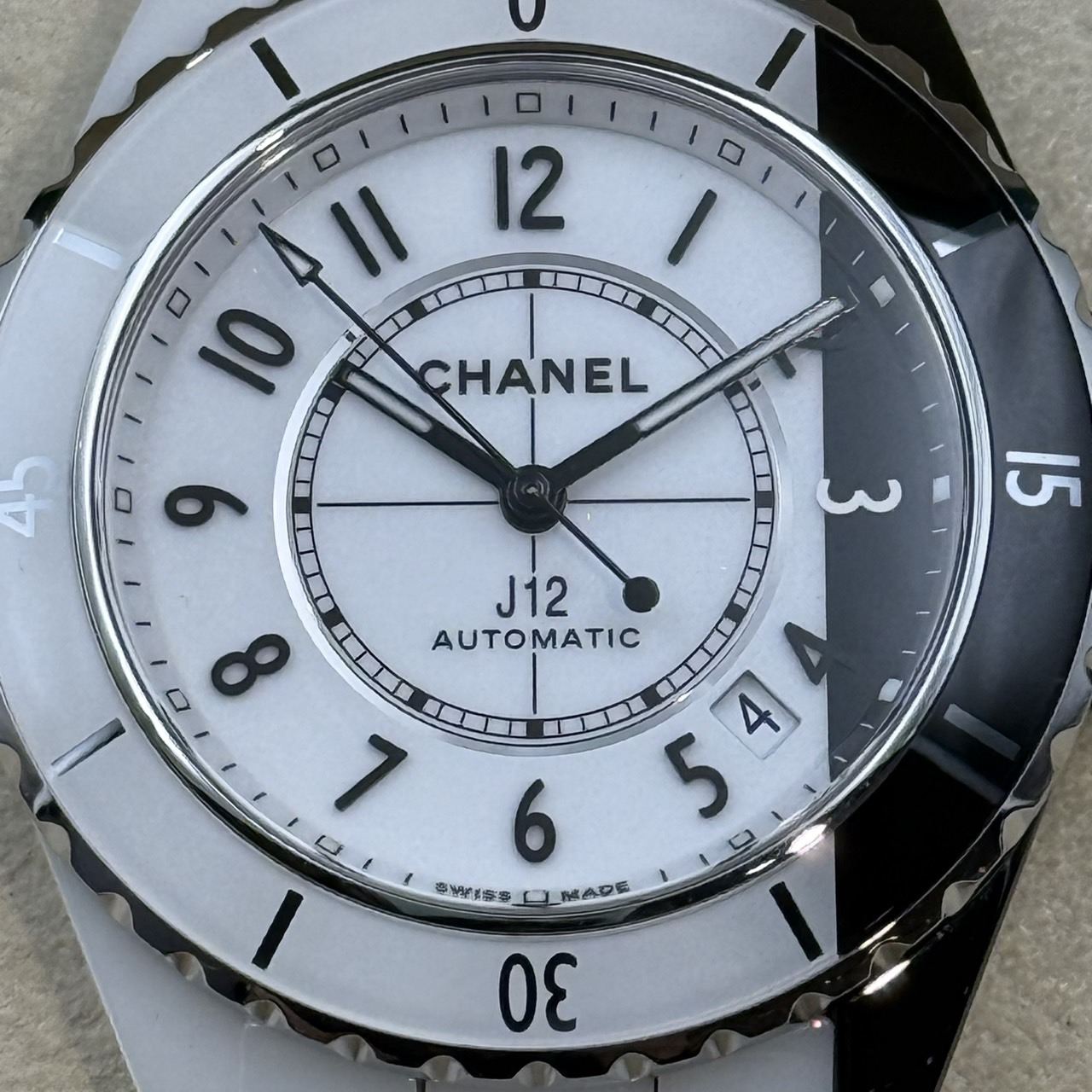 CHANEL(����ͥ�) J12 �ѥ�ɥå���  H6515 �֥�å����ۥ磻�� ����� ���ض�Ź ST-322