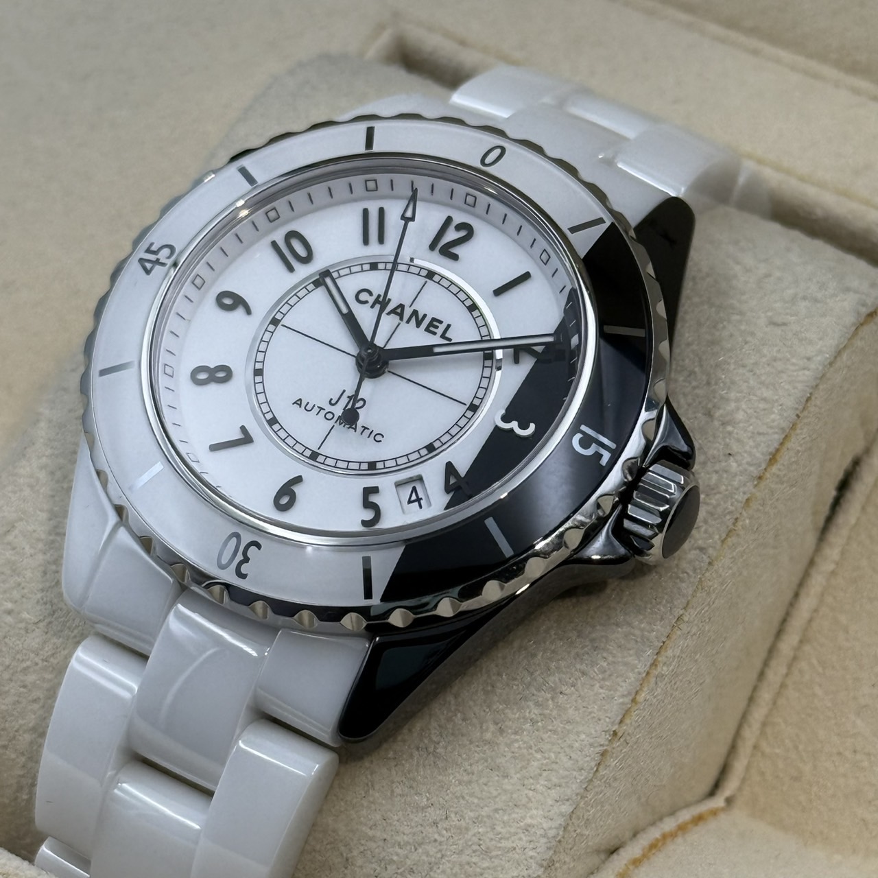 CHANEL(����ͥ�) J12 �ѥ�ɥå���  H6515 �֥�å����ۥ磻�� ����� ���ض�Ź ST-322