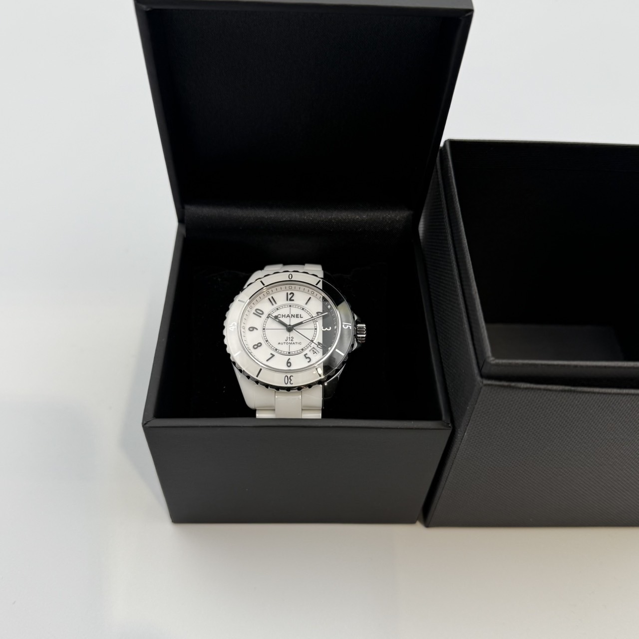 CHANEL(����ͥ�) J12 �ѥ�ɥå���  H6515 �֥�å����ۥ磻�� ����� ���ض�Ź ST-322